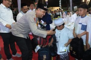 Polres Gresik Kawal Meriahnya Kontes Bandeng Kawak 2026, Polisi Sapa Warga di Bandar Grisse