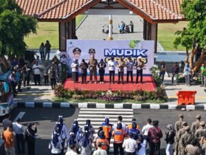 Ribuan Pemudik Diberangkatkan Bupati dari Pendopo, Pemkab Sidoarjo Siapkan 28 Bus untuk 5 Rute Favorit 