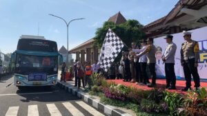 Ribuan Pemudik Diberangkatkan dari Pendopo, Pemkab Sidoarjo Siapkan 28 Bus untuk 5 Rute Favorit