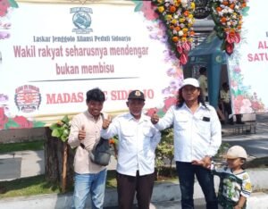 Laskar Jenggolo Hujani Kantor Dewan dengan Ucapan Duka Cita, Protes Keras Mandulnya Fungsi Legislatif