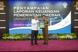 Dapat Apresiasi karena Tepat Waktu, Bupati Sidoarjo H. Subandi Serahkan LKPD Unaudited 2025 ke BPK Jatim