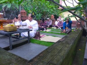 Pura Kertha Bumi Bhayangkara Sidoarjo Gelar Ibadah Bulan Purnama