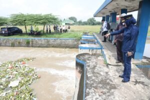 Pemkab Sidoarjo Normalisasi Sungai Porong Kanal, Wabup Mimik Tinjau Langsung di Krembung