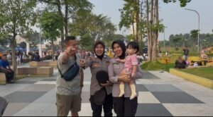 Aksi Humanis Polwan Polresta Sidoarjo Amankan Car Free Day 