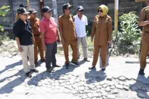 Wabup Sidoarjo Sidak Jalan Rusak di Desa Bohar, Dorong Perbaikan Segera