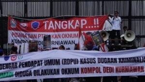 Demo Di DPR Dan Mabes Polri, Mahasiswa Dan Masyarakat Tuntut Kompol DK Di Pecat