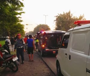 Tiga Pengendara Motor Terlibat Laka Lantas di Depan Mako Pasmar Gedangan, Tiga Korban Dilarikan ke Rumah Sakit