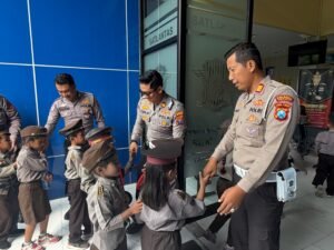 Polisi Sahabat Anak, Satlantas Polresta Sidoarjo Edukasi Tertib Lalu Lintas Sejak Dini