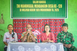 TNI Dorong Kesadaran Keluarga Sehat, Warga Antusias Ikuti Penyuluhan KB dalam TMMD Ke-128 Kodim 1801/Manokwari