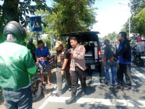 Respon Cepat Patroli Polsek Buduran Bantu Korban Kecelakaan 