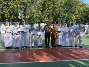 Kapolsek Buduran Jadi Inspektur Upacara di SMAN 1 Sidoarjo, Ajak Bijak Bermedia Sosial dan Kenakalan Remaja