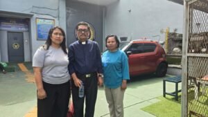 Tunggu Putusan Prapid Pendeta Doakan Kedua Korban Penganiyaan Brutal PUTRA PERSADAAN SEMBIRING, CS