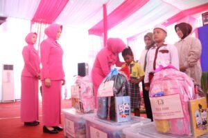 Ketua Bhayangkari Jatim Tinjau UMKM dan Serahkan Tali Asih di Polres Pasuruan