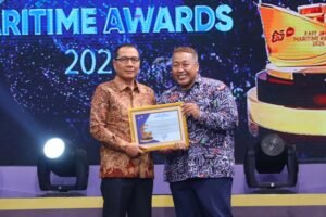 Pangkoarmada II Terima East Java Maritime Awards 2026 Atas Prestasi Koarmada II sebagai Penjaga Kedaulatan Matra Laut Jawa Timur