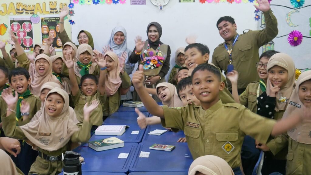 Tertarik Kepemimpinan Perempuan, SD Muhammadiyah 3 Ikrom Taman Undang Wabup Sidoarjo dalam Podcast Inspiratif