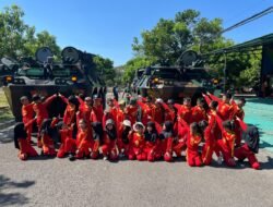 Tanamkan Patriotisme Sejak Dini, 102 Siswa SDN Sukorejo 1 Ngasem ‘Serbu’ Markas Brigif 16 Wira Yudha