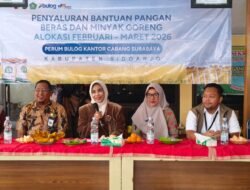 Wabup Mimik Idayana dan Ketua TP PKK Sriatun Subandi Salurkan Bantuan Pangan untuk 2.052 Warga Sidoarjo