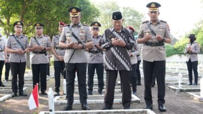 Jelang Hari Bhayangkara ke-80, Polresta Sidoarjo Ziarah dan Tabur Bunga di Makam Pahlawan