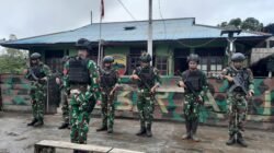 Satgas Yonif 123/Rajawali Perkuat Kemanunggalan TNI-Rakyat, Anjangsana ke Rumah Tokoh Masyarakat Kampung Wonggi