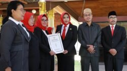Wabup Mimik Kukuhkan 29 Kepala UPTD Puskesmas, Tekankan Pelayanan Cepat, Ramah, dan Humanis