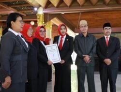 Wabup Mimik Kukuhkan 29 Kepala UPTD Puskesmas, Tekankan Pelayanan Cepat, Ramah, dan Humanis