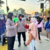 Pengamanan Humanis Polwan Polresta Sidoarjo di Car Free Day Alun-alun