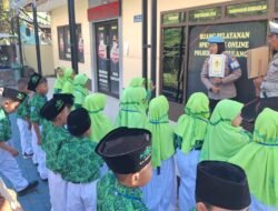 Polsek Tanggulangin Sambut Kunjungan MATSAMA MI Al Hikmah Kalidawir, Kenalkan Profesi Polisi Sejak Dini