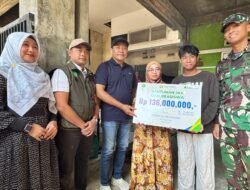 Bupati Subandi Serahkan Bantuan Rp136 Juta Kepada Ahli Waris Pedagang Korban Kecelakaan