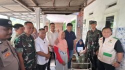 Bupati Sidoarjo Serahkan Alat Bantu Kesehatan dan Sidak Rumah Tidak Layak Huni di Tulangan-Wonoayu