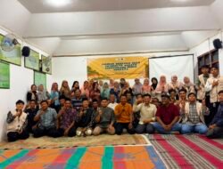 KKN 01 UINSA dan Pokdarwis Jatimulyo Ciptakan Smokeless Burn Barrel untuk Dukung Pengelolaan Sampah Wisata Gunung Kendil dan Pasar Bantar