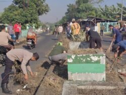 Bhabinkamtibmas Polsek Jabon Kerja Bakti Bersama Warga, Wujudkan Lingkungan Bersih dan Kondusif