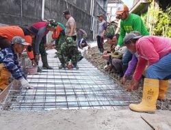 Panas Matahari Menyengat, Semangat Tak Padamkan Satgas TMMD, Polri, Ormas dan Warga Masyarakat Kebut Pemasangan Hermest & Bodex