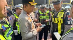 Cegah Pelanggaran Anggota, Wakapolresta Sidoarjo Periksa Handphone Anggota