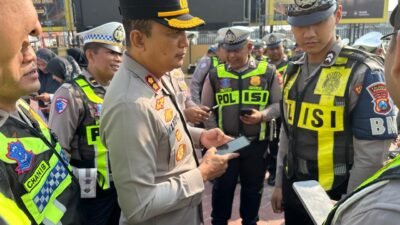 Cegah Pelanggaran Anggota, Wakapolresta Sidoarjo Periksa Handphone Anggota