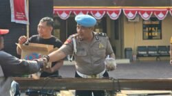 Polsek Waru Gelar Jumat Berkah, Bagikan Ratusan Paket Nasi dan Air Minum untuk Masyarakat