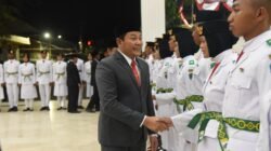 Kukuhkan 77 Anggota Paskibraka Sidoarjo, Bupati Subandi: Jadilah Penerus yang Menjaga Kehormatan Bangsa