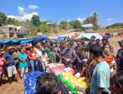 TNI AL DISTRIBUSIKAN BANTUAN KORBAN GEMPA REO NTT GUNAKAN KRI SHS-990 & KRI BHT-370 MELALUI JALUR LAUT
