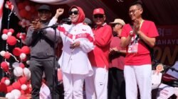 Semarak HUT ke-81 RI, Wabup Mimik Idayana Buka Rangkaian Jalan Sehat dan Karnaval di Sidoarjo