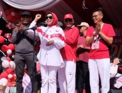 Semarak HUT ke-81 RI, Wabup Mimik Idayana Buka Rangkaian Jalan Sehat dan Karnaval di Sidoarjo