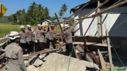 Kehadiran Brimob Ringankan Beban Warga, Rumah Terdampak Bencana Dibongkar