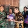 Wujud Kepedulian Sosial, Babinsa Dampingi Penyerahan Bantuan kepada Warga Desa Pucanganom