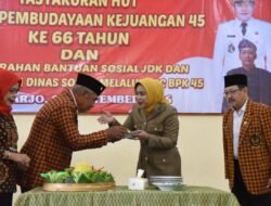 Wabup Mimik Serahkan Bantuan ke 300 Janda Perintis Kemerdekaan dan Warakawuri Sidoarjo