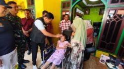 Bupati Subandi Salurkan Bantuan Kursi Roda dan Renovasi RTLH di Krembung-Prambon
