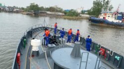 Gelombang Kurang Bersahabat, Kapal Polri Tetap Sisir Laut Bersama Tim Sar Cari Korban Km Virgo Transport 8
