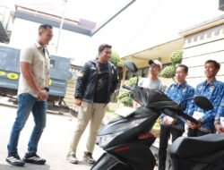 Polres Lamongan Beri Penghargaan Empat Warga yang Gagalkan Curanmor di Puskesmas Deket
