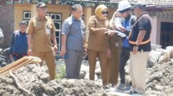 Sidak Proyek Jembatan Candinegoro yang Terlambat, Wabup Mimik Temukan Deviasi 28 Persen