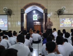 Polresta Sidoarjo Beri Edukasi Bahaya Kenakalan Remaja, Bullying dan Radikalisme ke Siswa SMPN 1 Waru