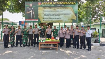 Bikin Haru! Kapolres Boyolali Datang Bawa Tumpeng, Kejutkan Dandim di HUT ke-81 TNI