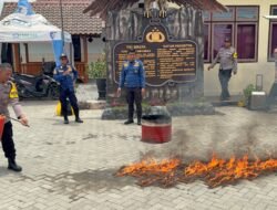 Hadapi Situasi Darurat, Polsek Tarokan Tingkatkan Kemampuan Personel Bersama Damkar