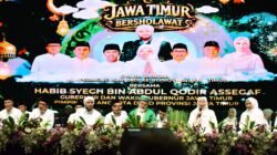 Ribuan Masyarakat Bersholawat Meriahkan Peringatan Hari Jadi ke-81 Jawa Timur